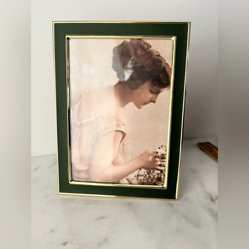 Vintage gold and false leather Green Picture Frame 4”x6” photo